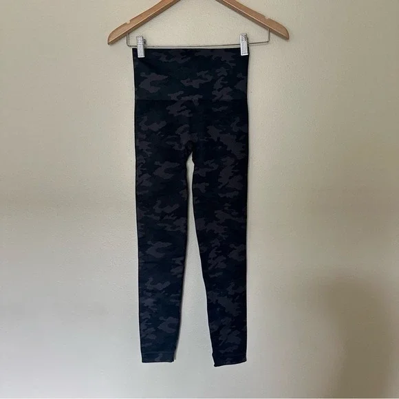 SPANX Grey BB Active Camo 7/8 Seamless Leggings Women's Small - Picture 3 of 5